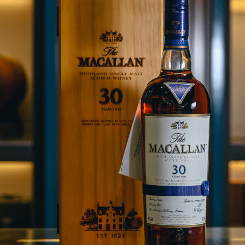 The Macallan 30 Years Single Malt Sherry Oak Cask Whisky - 麥卡倫 30年雪莉桶單一純麥威士忌 藍緞帶